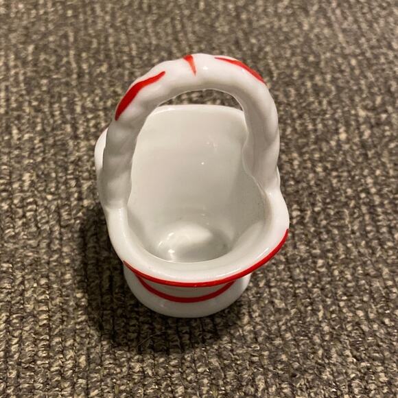 Reutter Porcelain Dollhouse Miniature Germany White Basket W/Handle Heart Floral - Picture 6 of 8